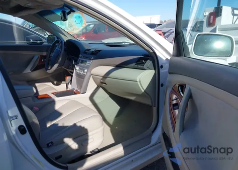 2009 Toyota Camry Xle z USA, uszkodzony, nr VIN 4T1BE46K49U867932